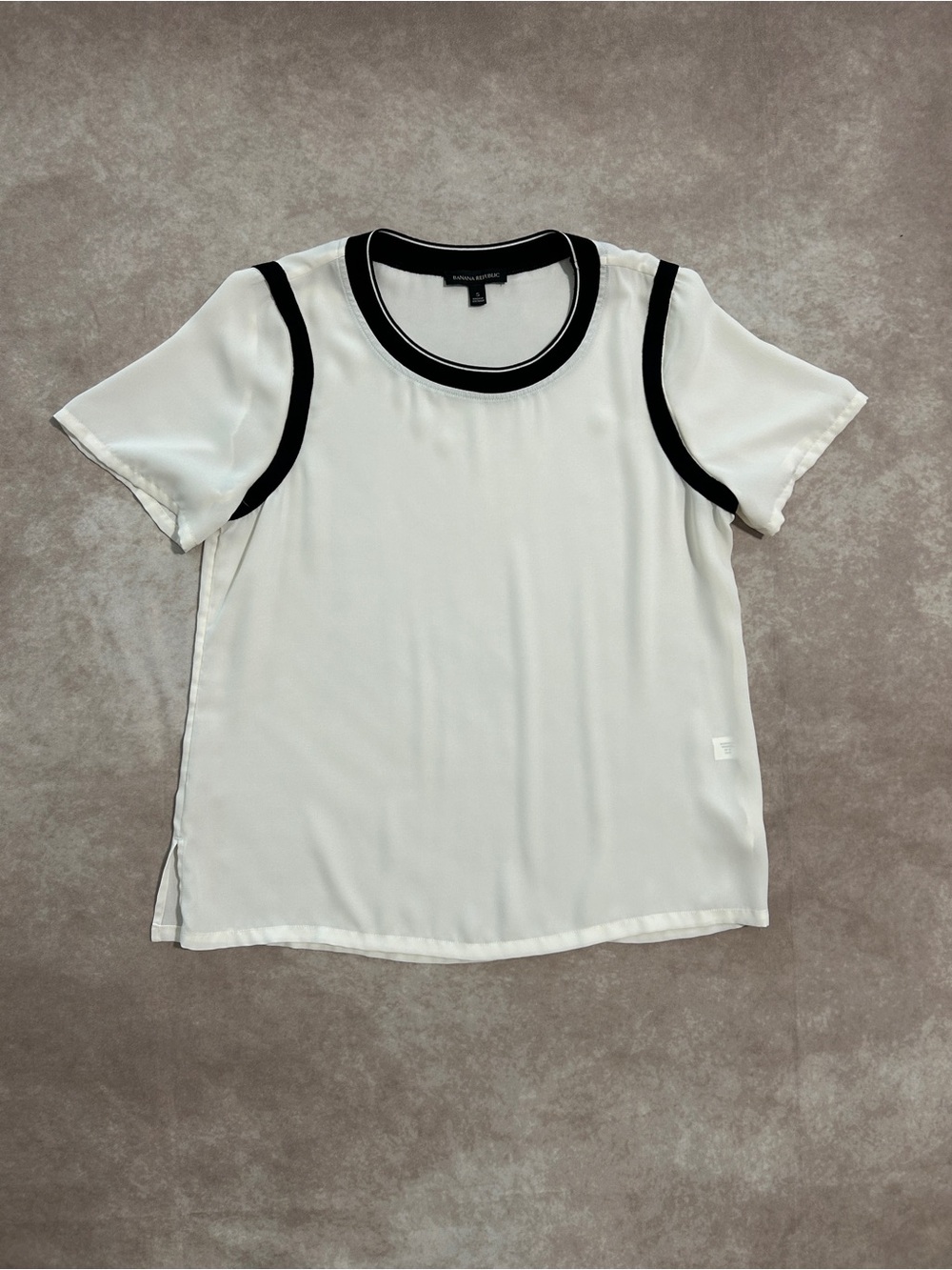 NWOT Banana Republic White Short-Sleeve Blouse Black Trim Racing Stripes Moto S